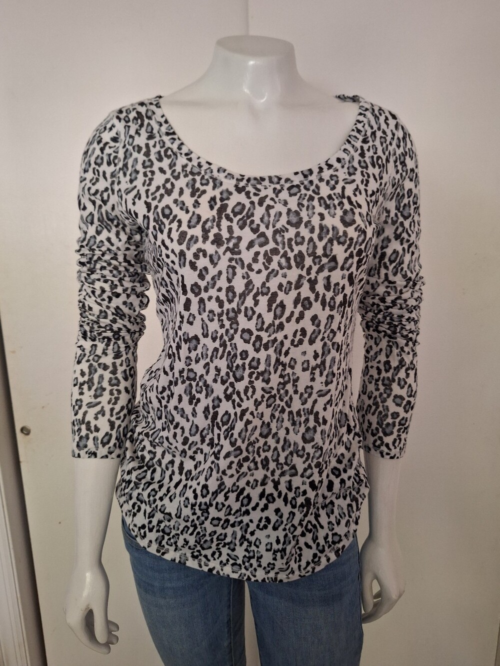 Express White and Black Leopard-Print Long-Sleeve Scoop Neck Top